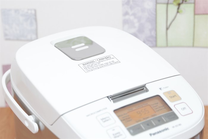 Nồi cơm điện tử Panasonic 1.8 lít SR-ZG185SRAM Màu Trắng