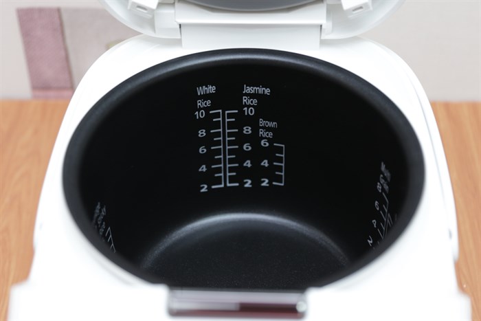 Nồi cơm điện tử Panasonic 1.8 lít SR-ZG185SRAM Màu Trắng