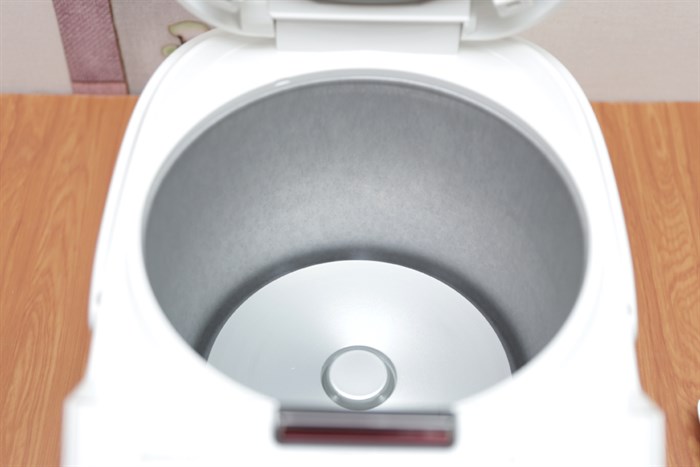 Nồi cơm điện tử Panasonic 1.8 lít SR-ZG185SRAM Màu Trắng