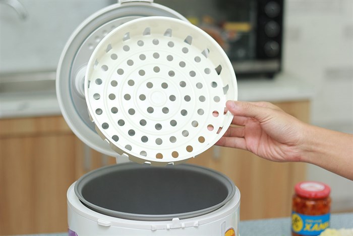 Nồi cơm nắp gài Sharp 1.8 lít KS-18TJV Màu Trắng - Tím