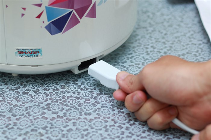 Nồi cơm nắp gài Sharp 1.8 lít KS-18TJV Màu Trắng - Tím