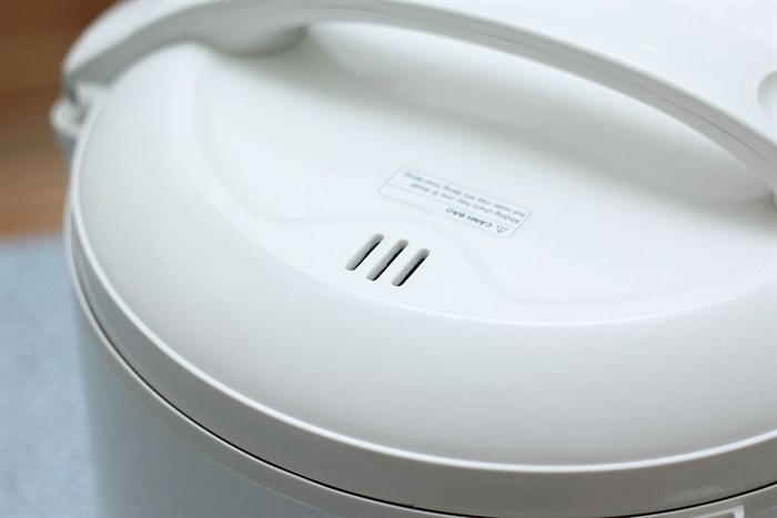 Nồi cơm nắp gài Sharp 1.8 lít KS-18TJV Màu Trắng - Tím