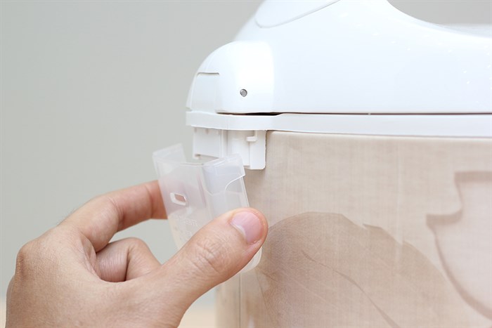 Nồi cơm nắp gài Sharp 1.8 lít KS-N191ETV Màu Nâu nhạt