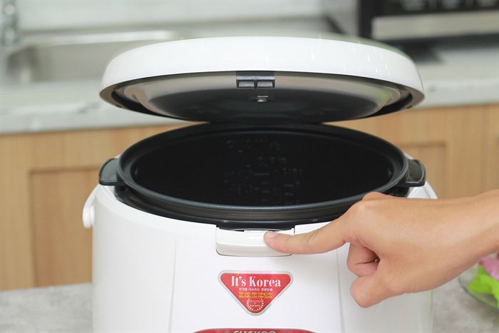 Nồi cơm điện Cuckoo 1.8 lít CR-1055 Màu Trắng - Đỏ