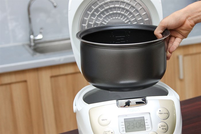 Nồi cơm điện Aqua 1.8 lít ARM-M200 Màu Trắng