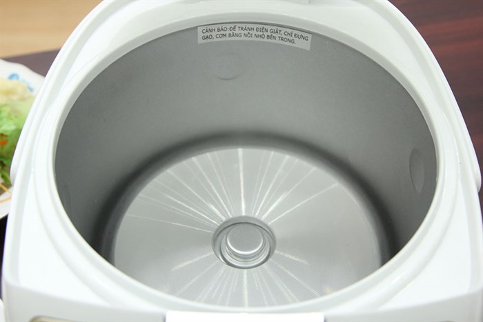 Nồi cơm điện Aqua 1.8 lít ARM-M200 Màu Trắng
