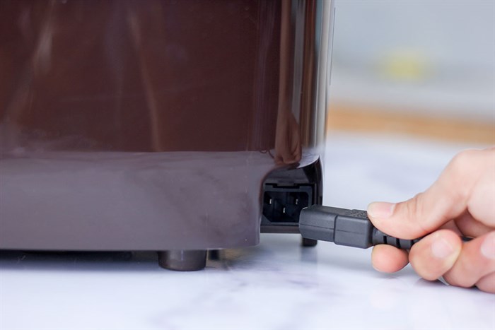 Nồi cơm điện tử Panasonic 1.8 lít SR-ZS185TRAM Màu Nâu