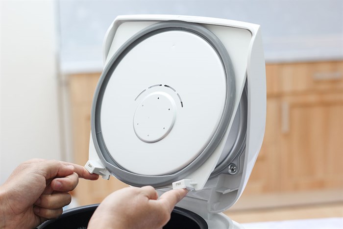 Nồi cơm điện tử Panasonic 1.8 lít SR-ZE185WRAM Màu Trắng