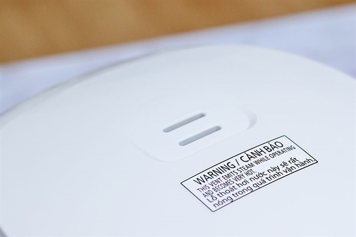 Nồi cơm điện tử Panasonic 1.8 lít SR-ZE185WRAM Màu Trắng