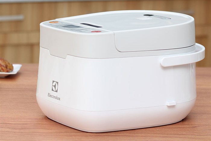Nồi cơm điện tử Electrolux 1.2 lít ErgoSense (ERC6503W) Màu Trắng