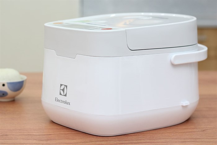 Nồi cơm điện Electrolux 1.8 lít ERC6603W Màu Trắng