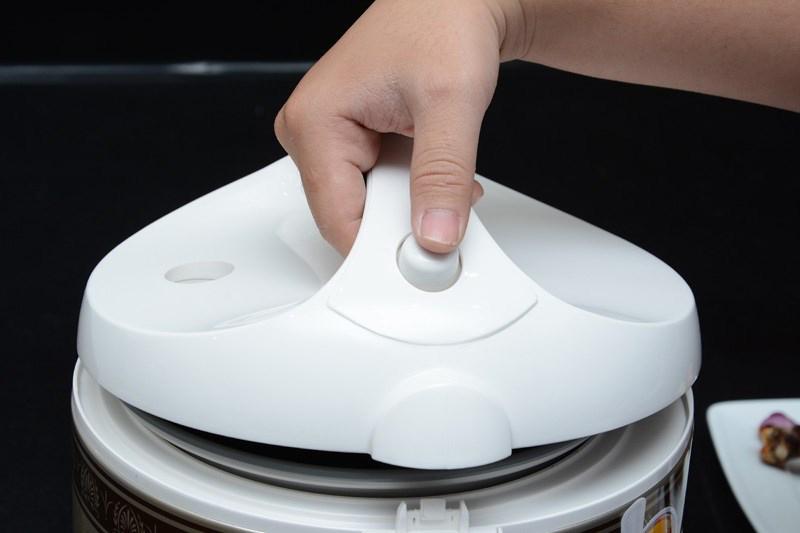 Nồi cơm điện nắp gài Sharp 1.0L KS-11ETV