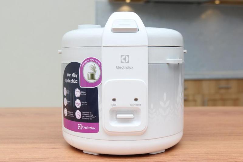 Nồi cơm nắp gài Electrolux 1.8L ERC3305