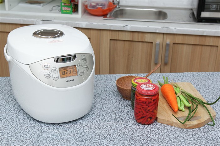 Nồi cơm điện tử Toshiba 1.8 lít RC-18NAFVN(W) Màu Trắng