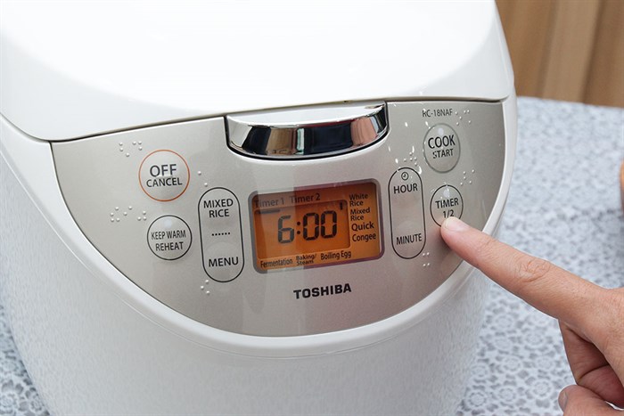 Nồi cơm điện tử Toshiba 1.8 lít RC-18NAFVN(W) Màu Trắng