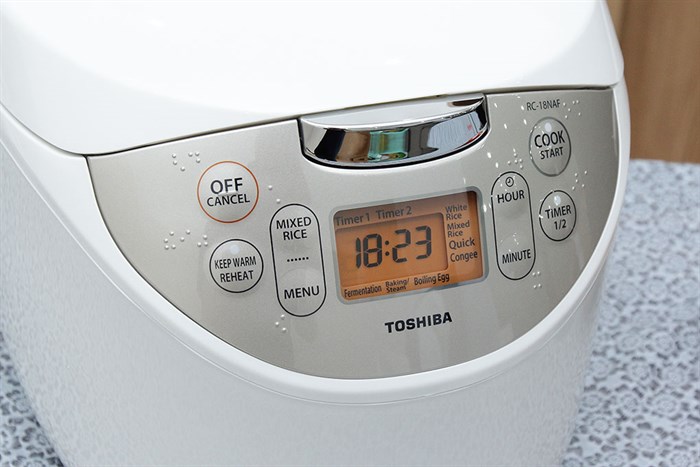 Nồi cơm điện tử Toshiba 1.8 lít RC-18NAFVN(W) Màu Trắng