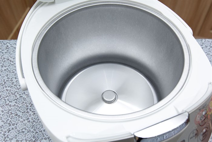 Nồi cơm điện tử Toshiba 1.8 lít RC-18NAFVN(W) Màu Trắng