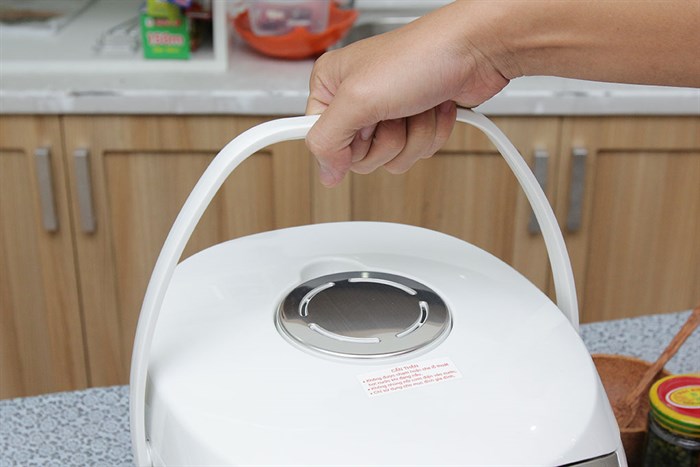 Nồi cơm điện tử Toshiba 1.8 lít RC-18NAFVN(W) Màu Trắng