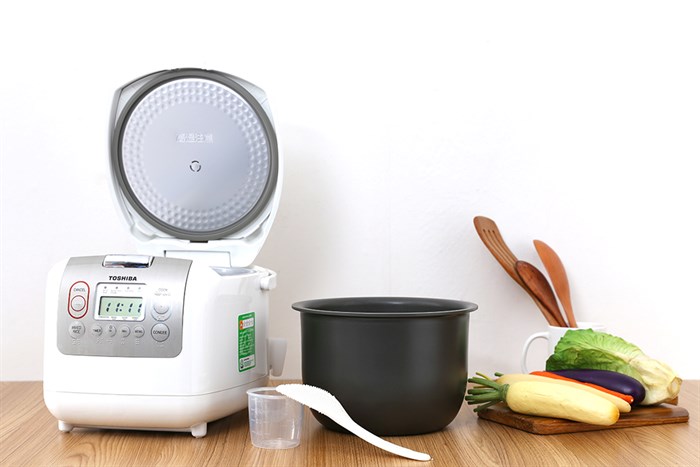 Nồi cơm điện tử Toshiba 1.8 lít RC-18NMFVN(WT) Màu Trắng
