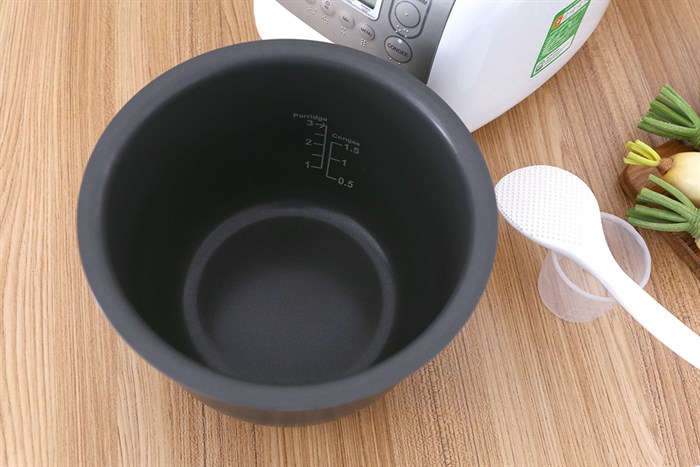 Nồi cơm điện tử Toshiba 1.8 lít RC-18NMFVN(WT) Màu Trắng