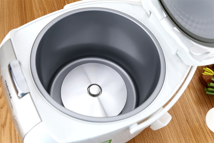 Nồi cơm điện tử Toshiba 1.8 lít RC-18NMFVN(WT) Màu Trắng