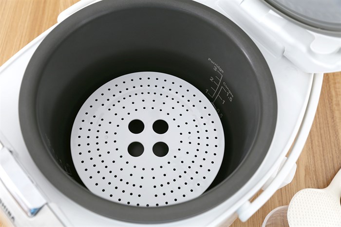 Nồi cơm điện tử Toshiba 1.8 lít RC-18NMFVN(WT) Màu Trắng