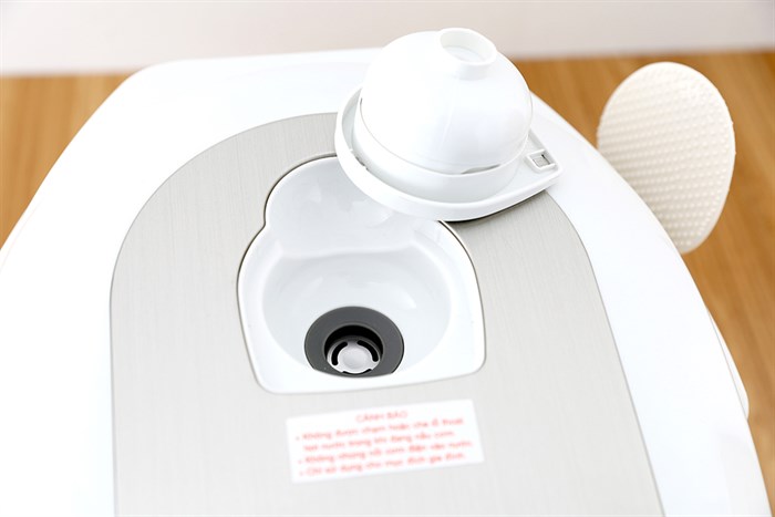 Nồi cơm điện tử Toshiba 1.8 lít RC-18NMFVN(WT) Màu Trắng