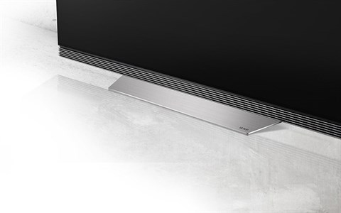 Chân đế tích hợp loa - Smart Tivi OLED LG 4K 65 inch 65E7