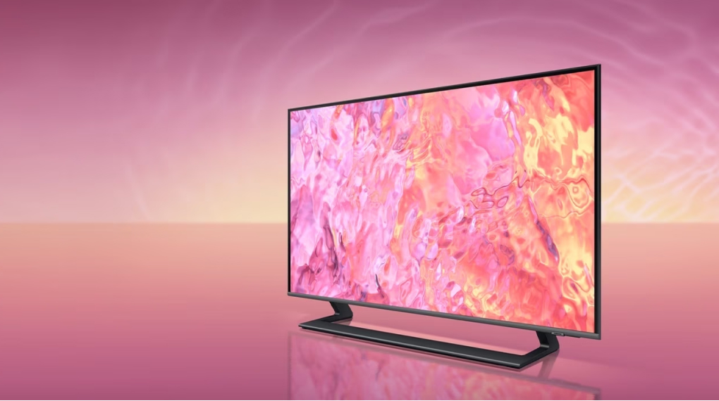 Smart TV QLED 4K 43 inch QA43Q60C has a thin bezel made of sturdy plastic material