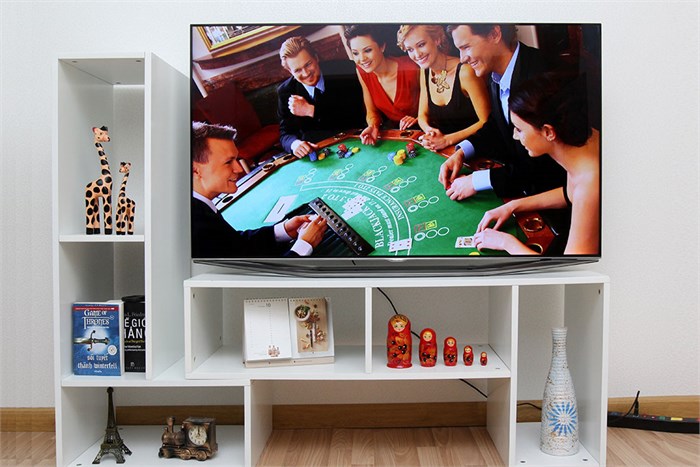 Smart Tivi 3D LED Samsung UA55H7000 55 inch Màu Bạc