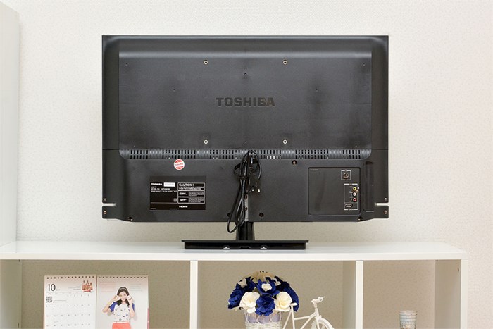 Tivi LED Toshiba 32P2400 32 inch Màu Đen