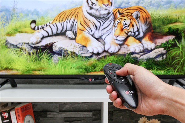 Smart Tivi LED LG 40UB800T 40 inch Màu Đen