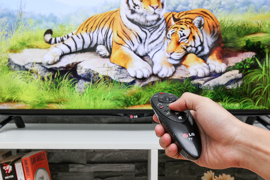 Smart Tivi LED LG 40UB800T 40 inch Màu Đen
