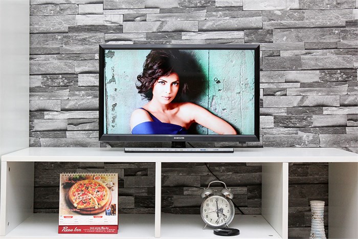 Tivi Samsung 24 inch UA24J4100 Màu Đen