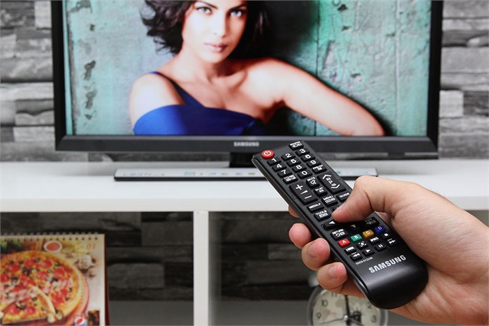 Tivi Samsung 24 inch UA24J4100 Màu Đen