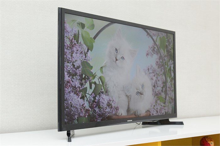Tivi Samsung 32 inch UA32J4003 Màu Đen