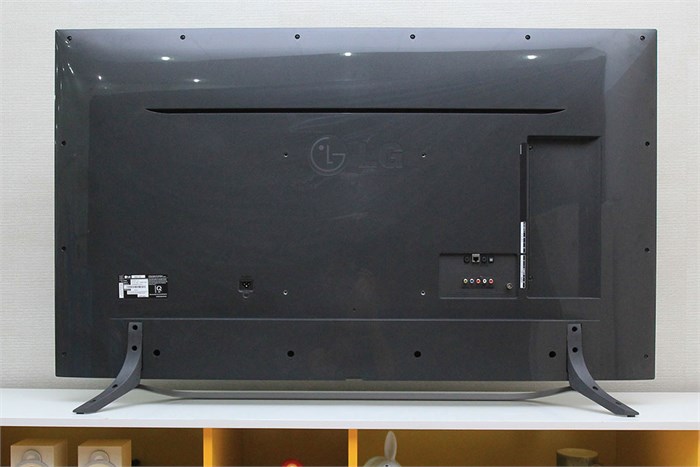 Smart Tivi LG 60 inch 60UF770T Màu Xám