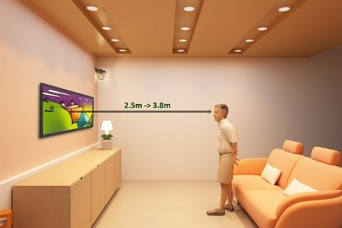2,5m đến 3.8m sẽ là khoảng cách hợp lý khi xem tivi này