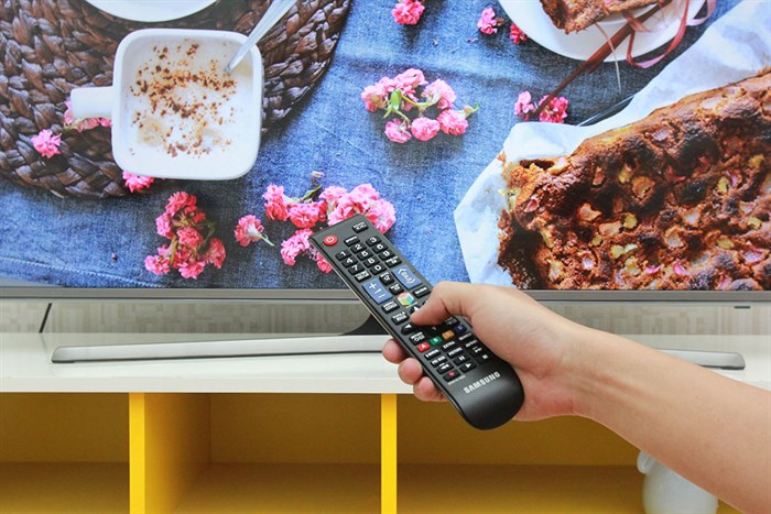 Smart Tivi Samsung 50 inch UA50JS7200 Màu Xám