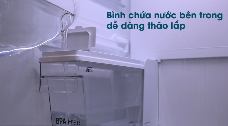 Bình chứa nước bên trong tủ lạnh 