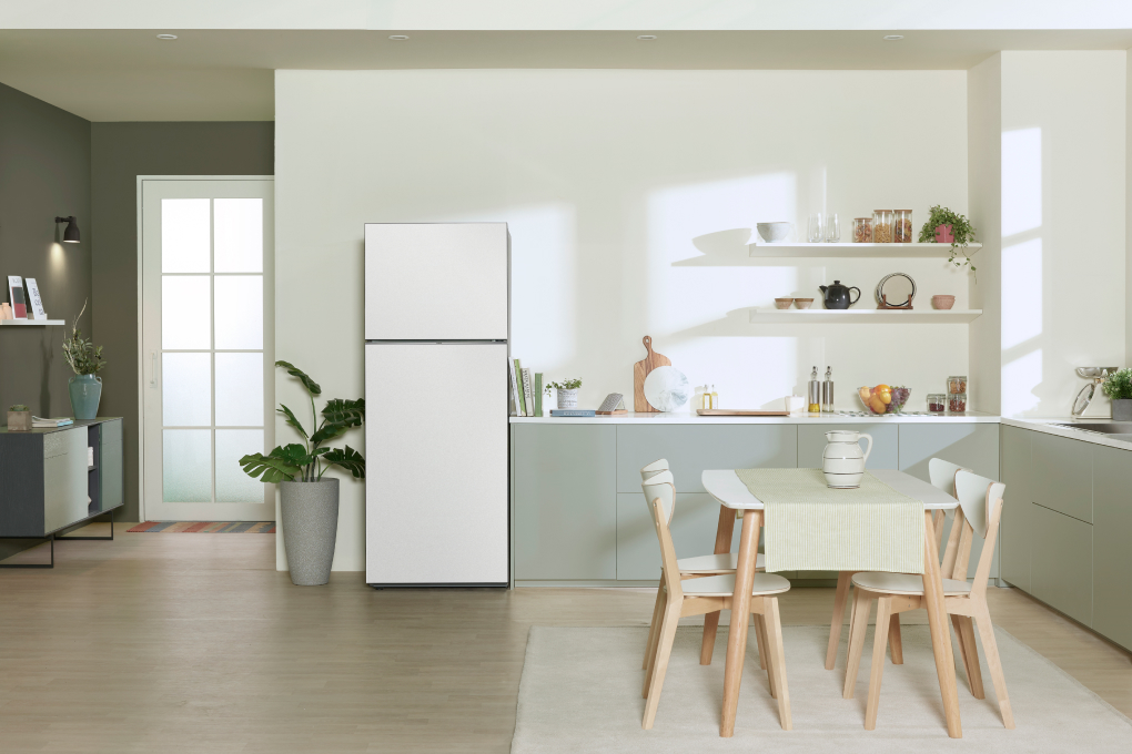 Tủ lạnh Samsung Inverter 385 lít Bespoke RT38CB668412SV Màu Trắng