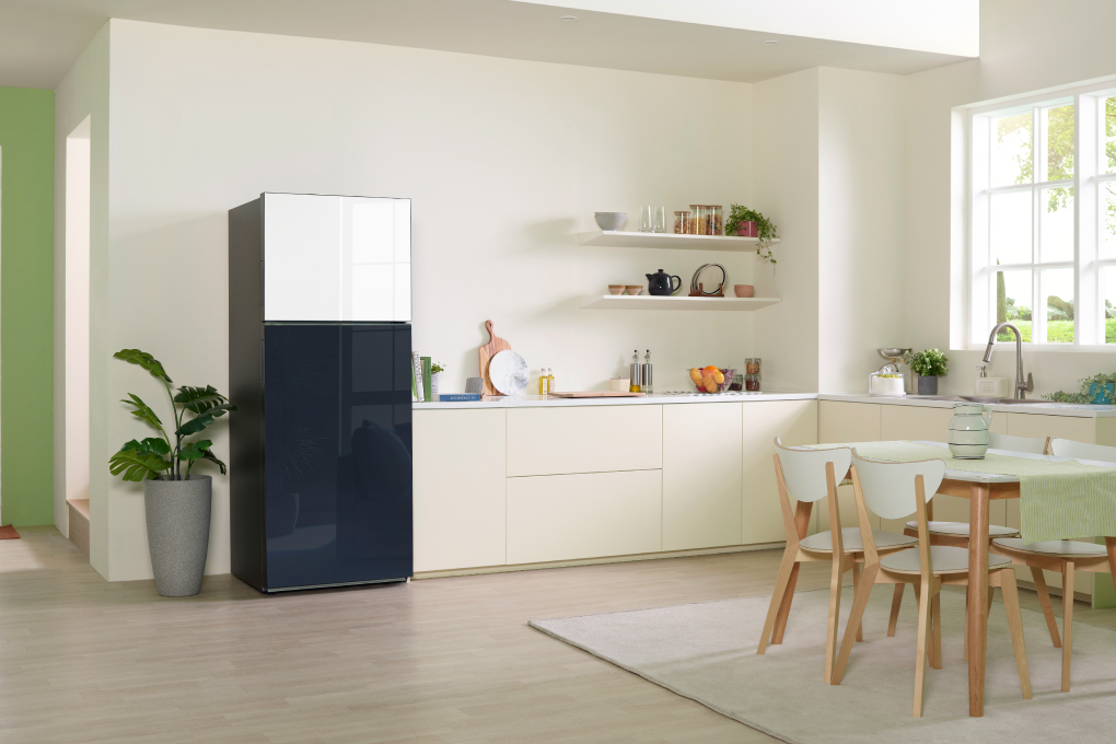 Tủ lạnh Samsung Inverter 305 lít Bespoke RT31CB56248ASV Màu Xanh Navy
