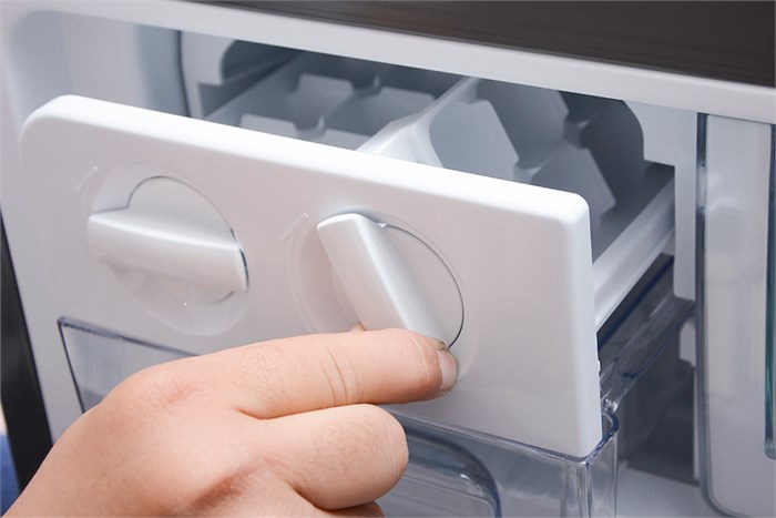 Tủ lạnh Electrolux 320 lít ETB3200PE-RVN Màu Bạc