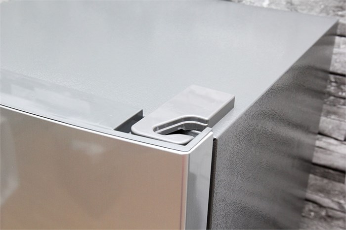 Tủ lạnh Electrolux 252 lít EBB2600PA Màu Xám