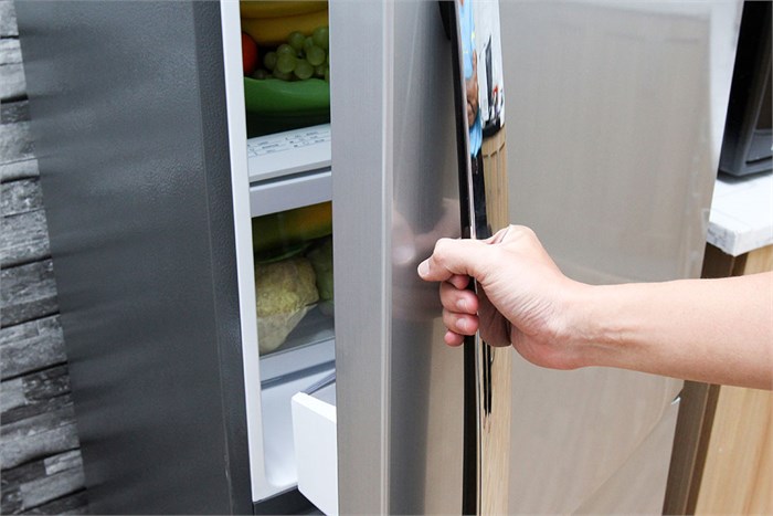 Tủ lạnh Electrolux 252 lít EBB2600PA Màu Xám