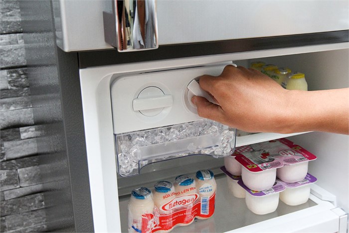 Tủ lạnh Electrolux 252 lít EBB2600PA Màu Xám
