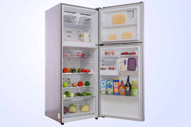 Samsung RT32FARCDSA/SV có ngăn chứa lớn trên cánh tủ