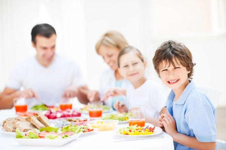 Tủ lạnh có dung tích lớn có thể dự trữ đủ thực phẩm cho gia đình có nhiều thành viên Tủ lạnh có dung tích lớn có thể dự trữ đủ thực phẩm cho gia đình có nhiều thành viên