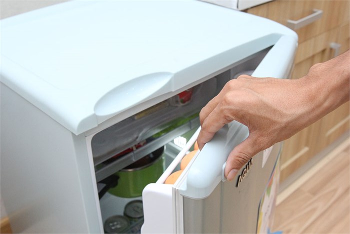 Tủ lạnh Aqua 90 lít AQR-95AR Màu Xanh ngọc