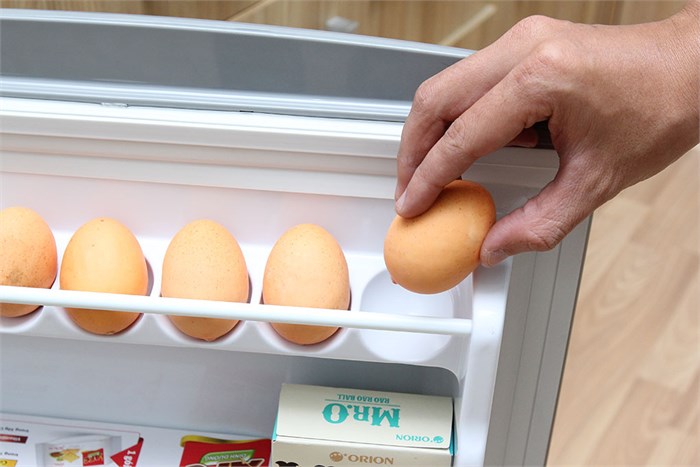 Tủ lạnh Aqua 90 lít AQR-95AR Màu Bạc